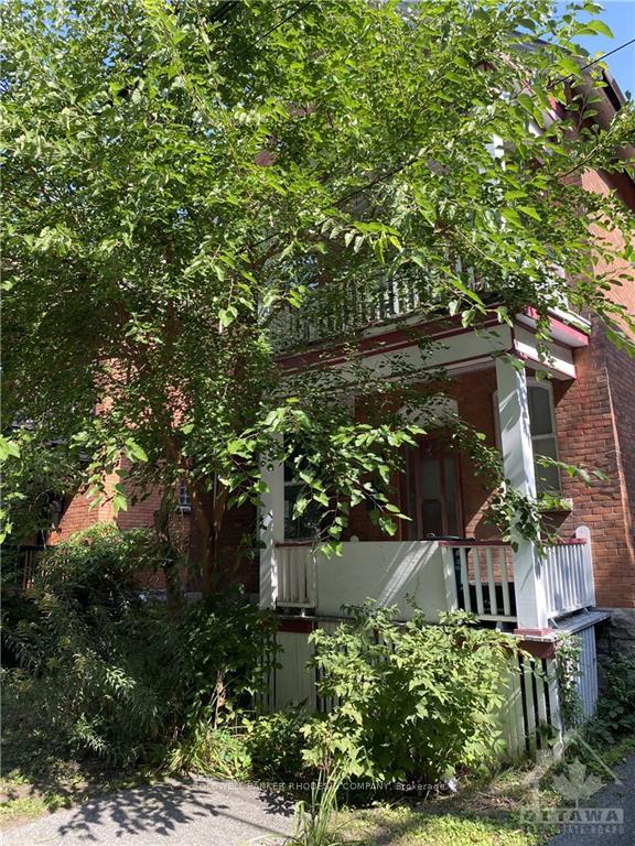 Front of 497 Lyon Street N
