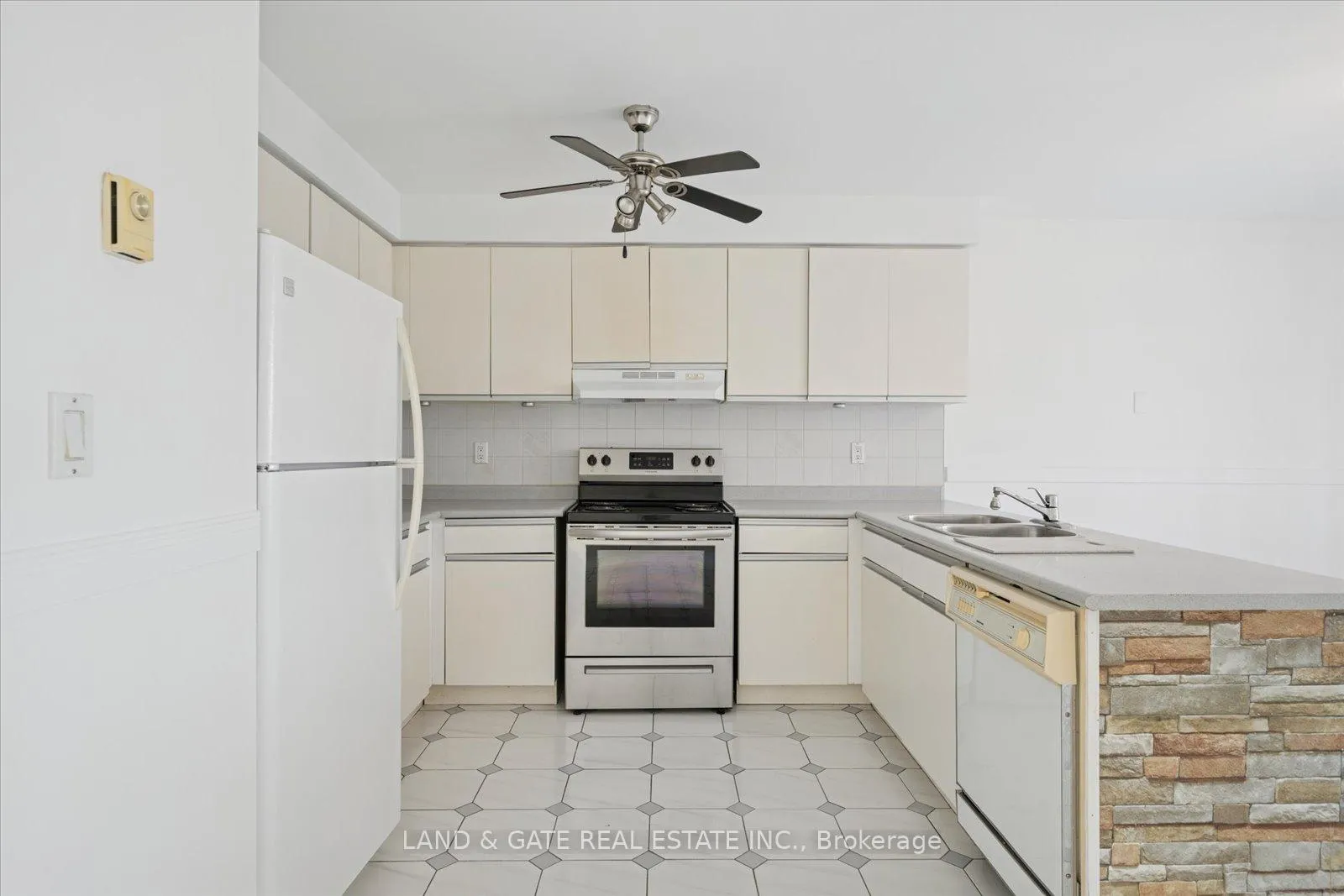 Photo 9 of Unit #3, 314 Hillside Avenue, Oshawa, Vanier — HOMEH