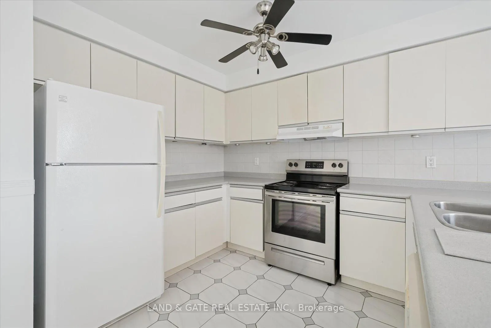 Photo 10 of Unit #3, 314 Hillside Avenue, Oshawa, Vanier — HOMEH