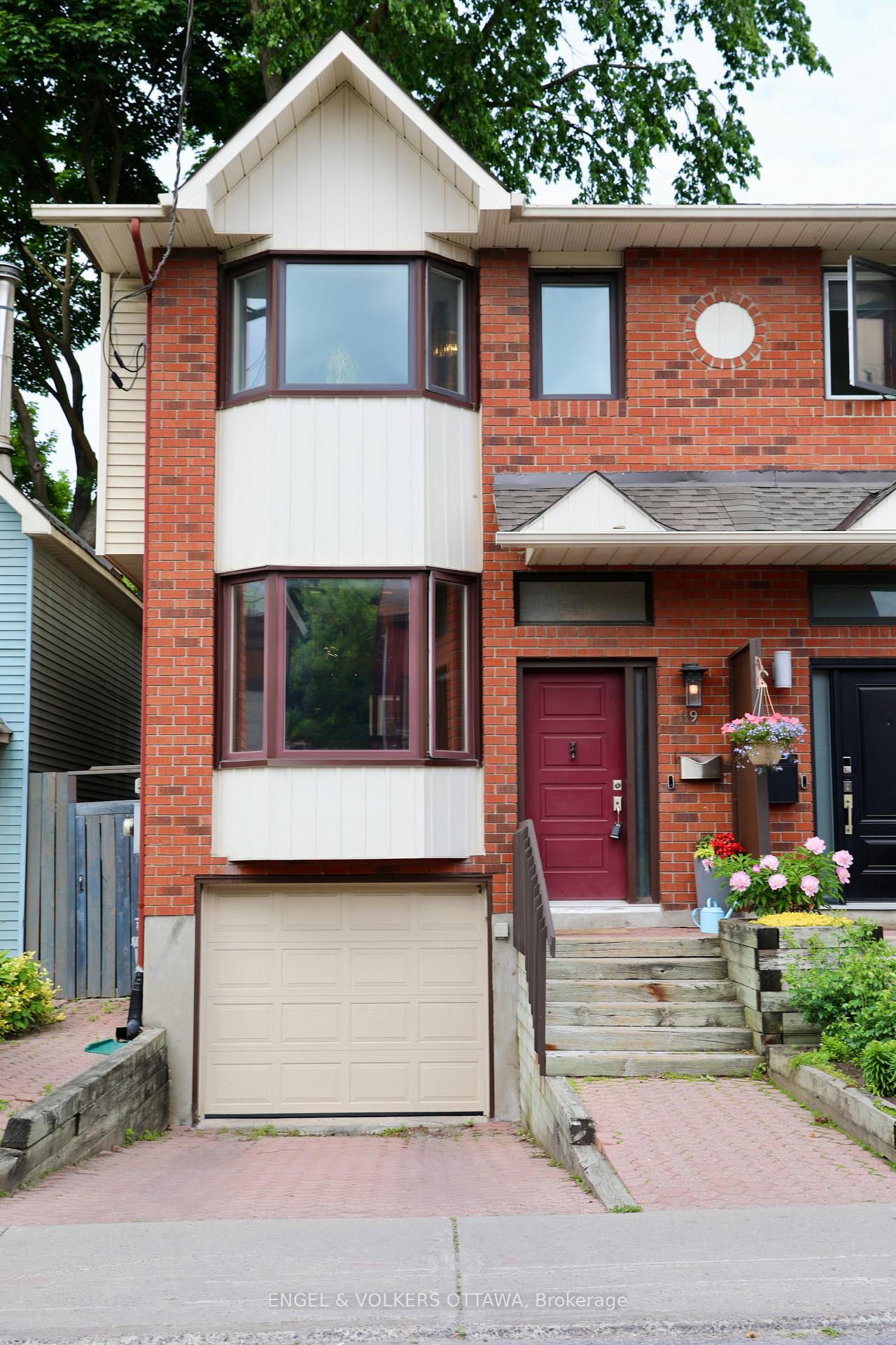 Front of 119 Percy Street