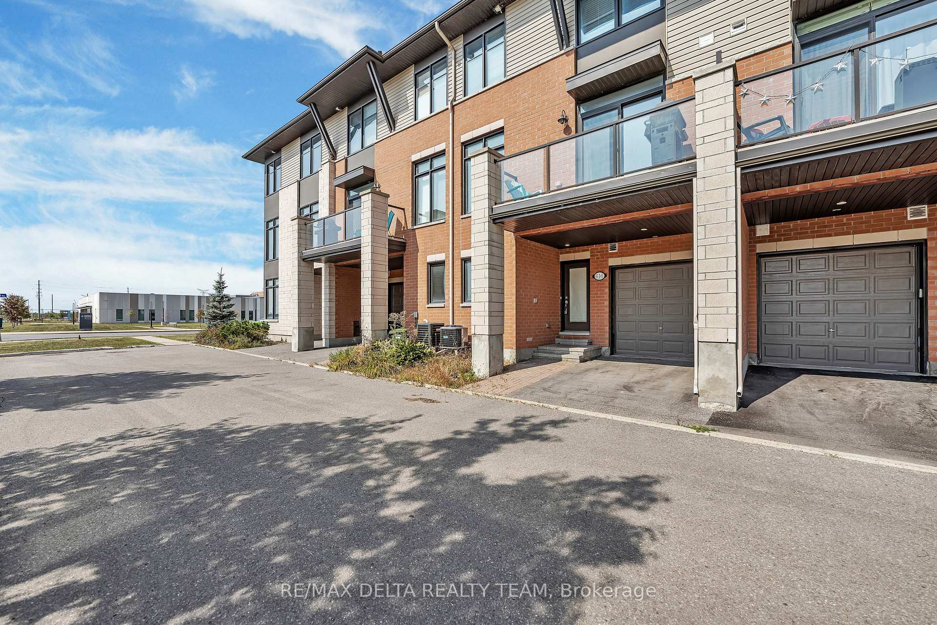 Photo 3 of 616 Chaperal Private, Ottawa, Avalon West — HOMEH
