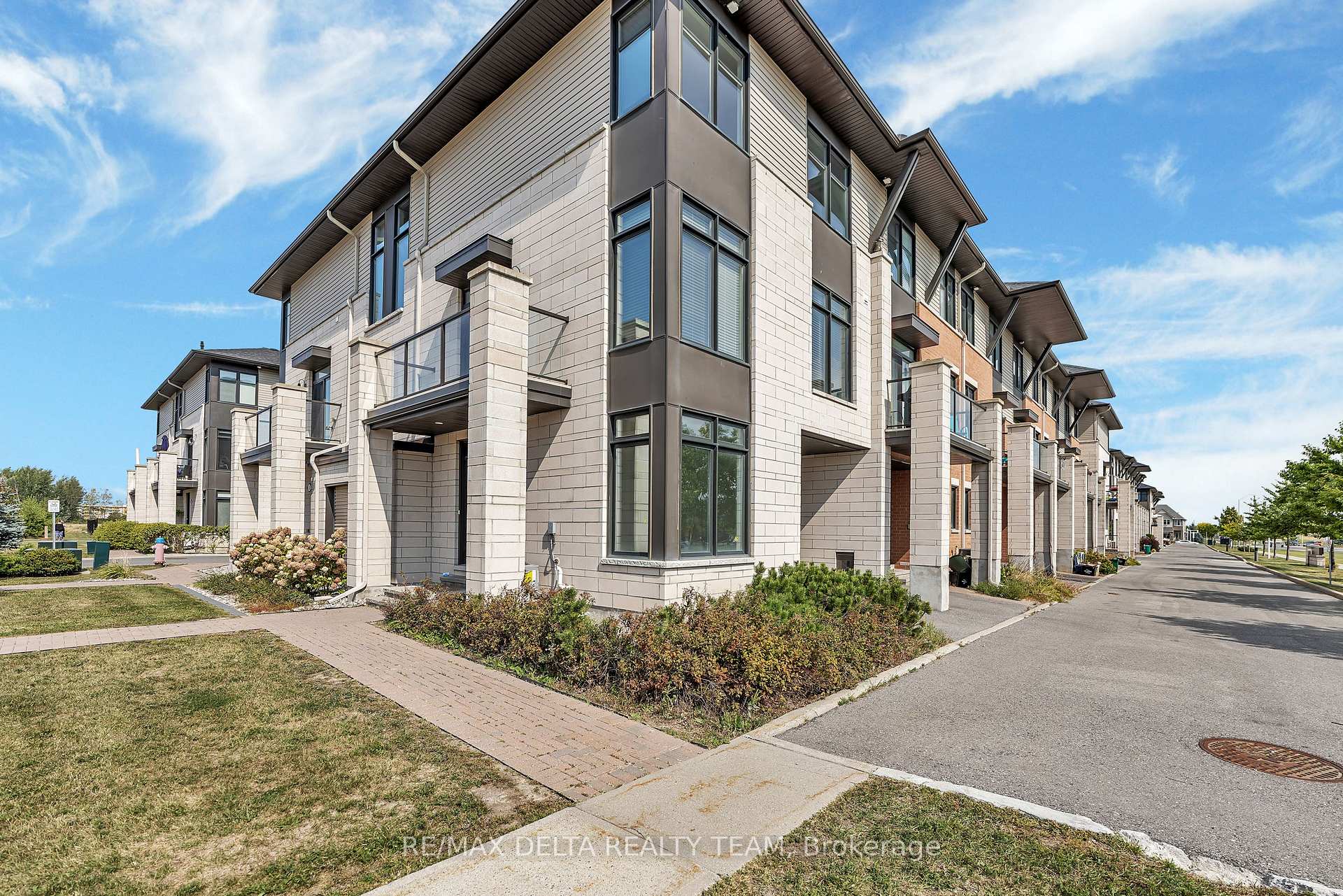 Photo 4 of 616 Chaperal Private, Ottawa, Avalon West — HOMEH