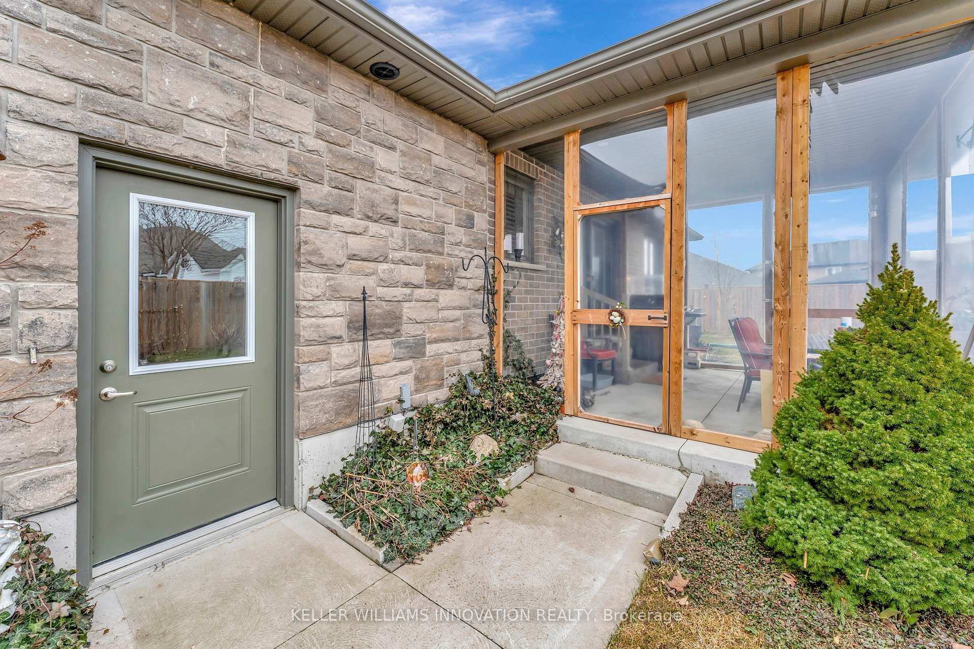 Photo 4 of 825 Reserve Avenue S, North Perth, Listowel — HOMEH