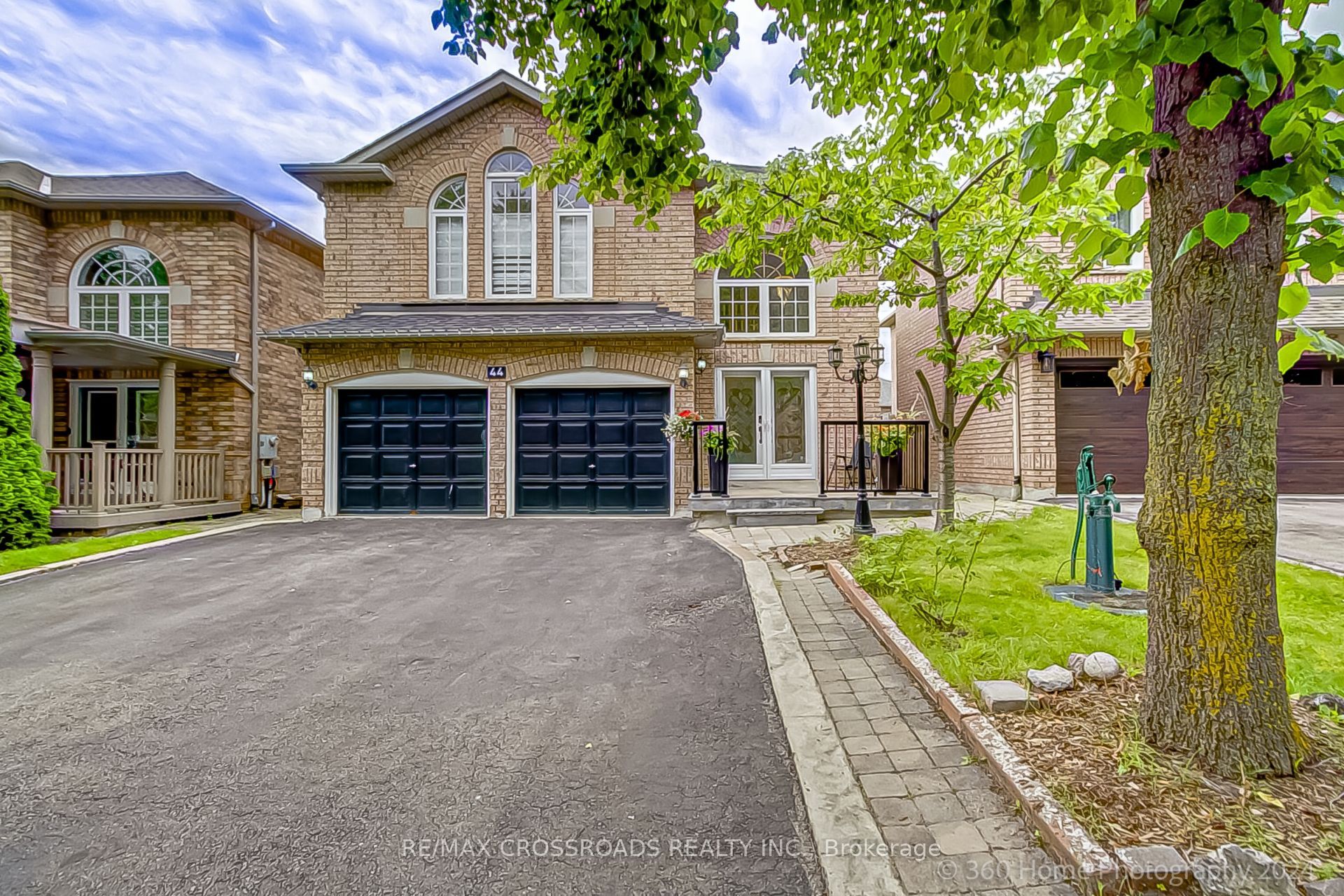 Photo 2 of 44 Mendocino Drive, Vaughan, Islington Woods — HOMEH