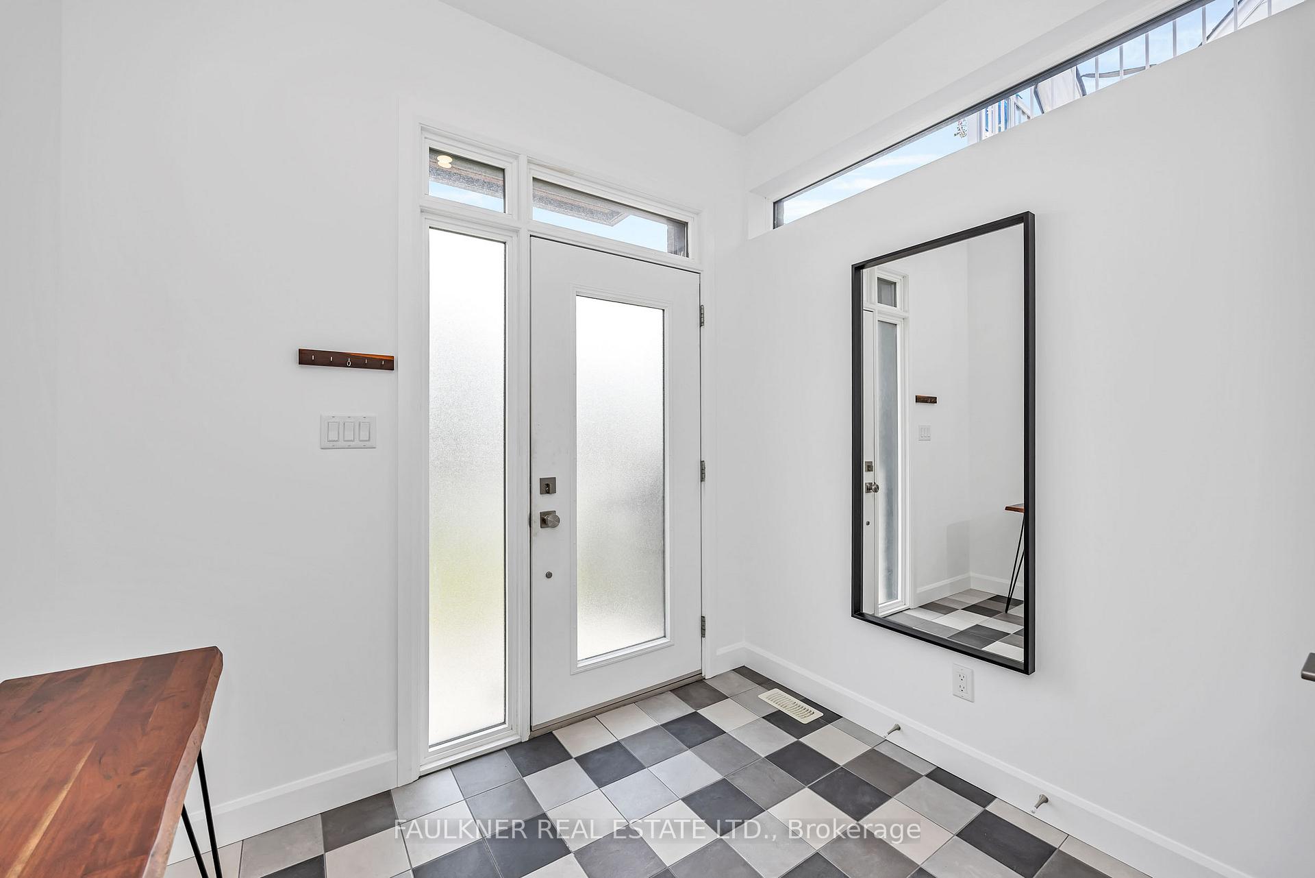 Photo 3 of 141 Columbus Avenue, Ottawa, Overbrook/Castle Heights — HOMEH