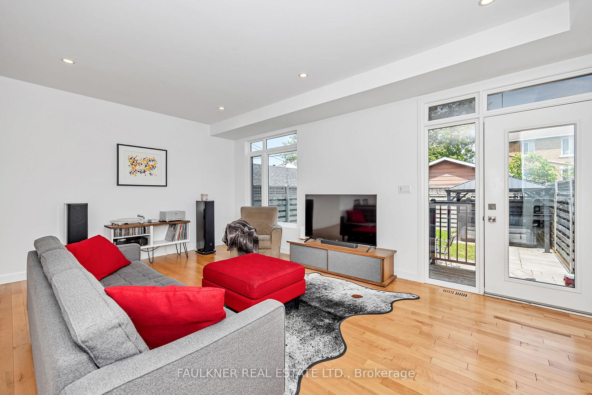 Photo 9 of 141 Columbus Avenue, Ottawa, Overbrook/Castle Heights — HOMEH
