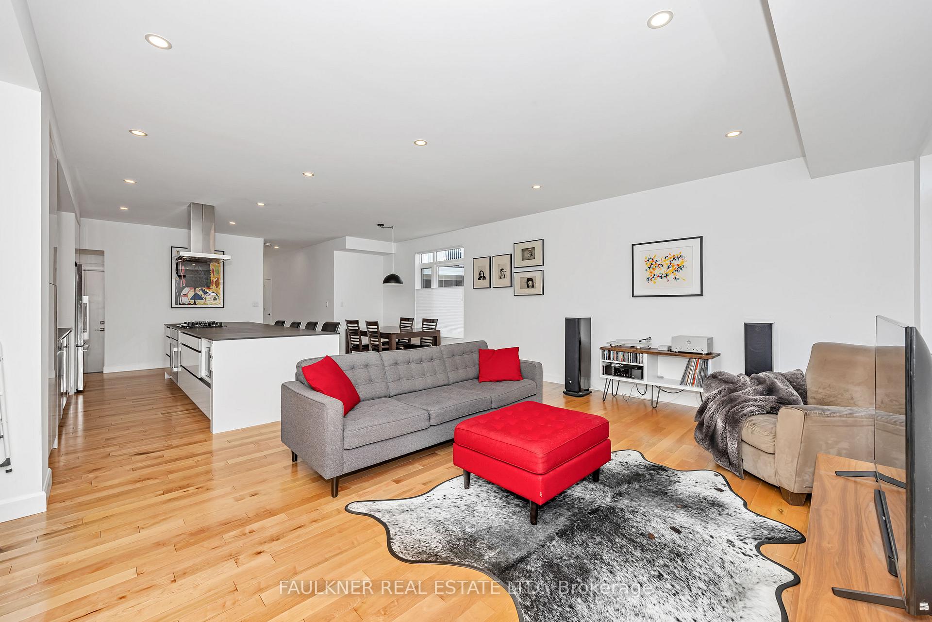 Photo 10 of 141 Columbus Avenue, Ottawa, Overbrook/Castle Heights — HOMEH