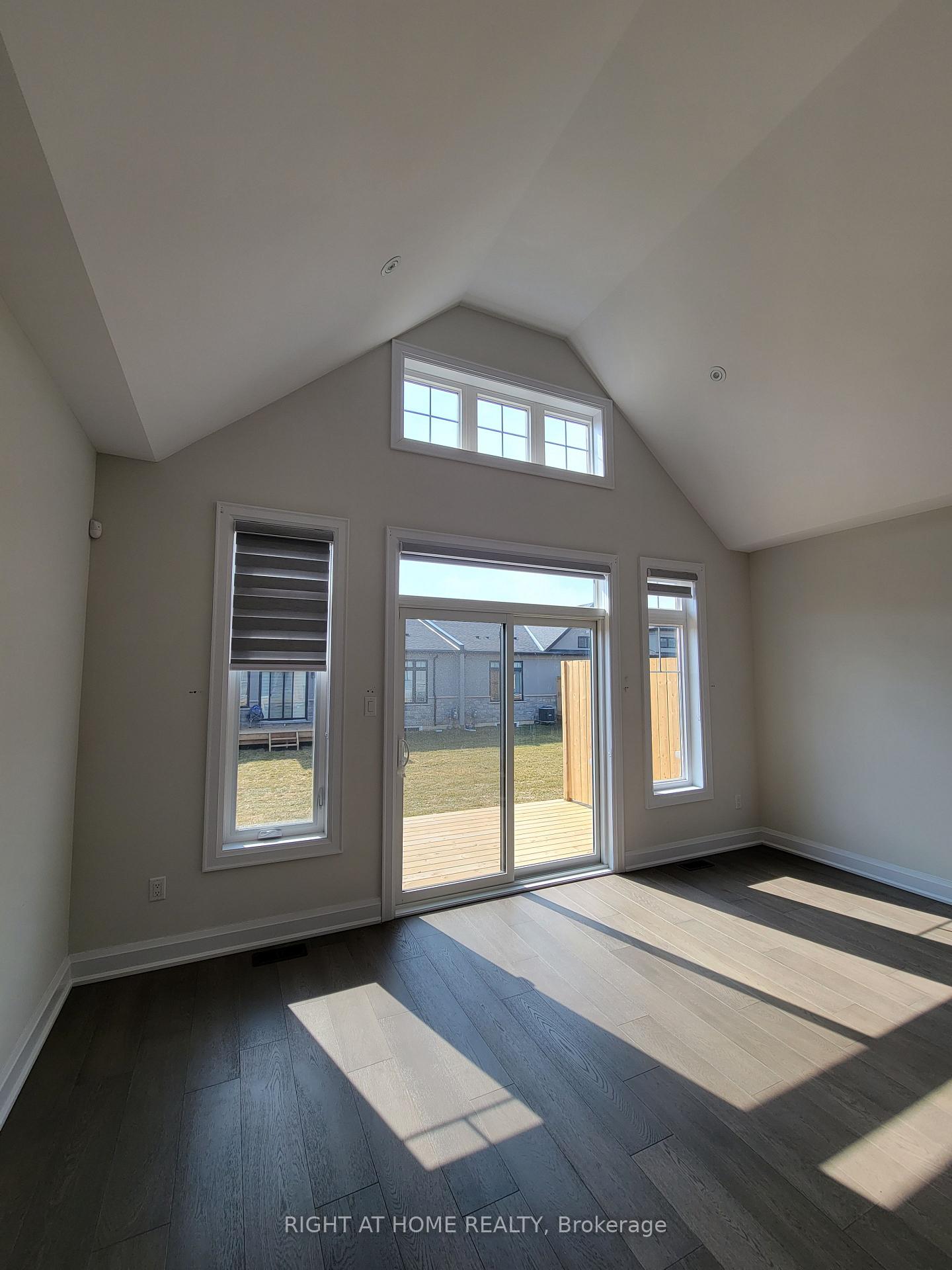 Photo 8 of 5 Karner Blue Lane, Norfolk, Simcoe — HOMEH
