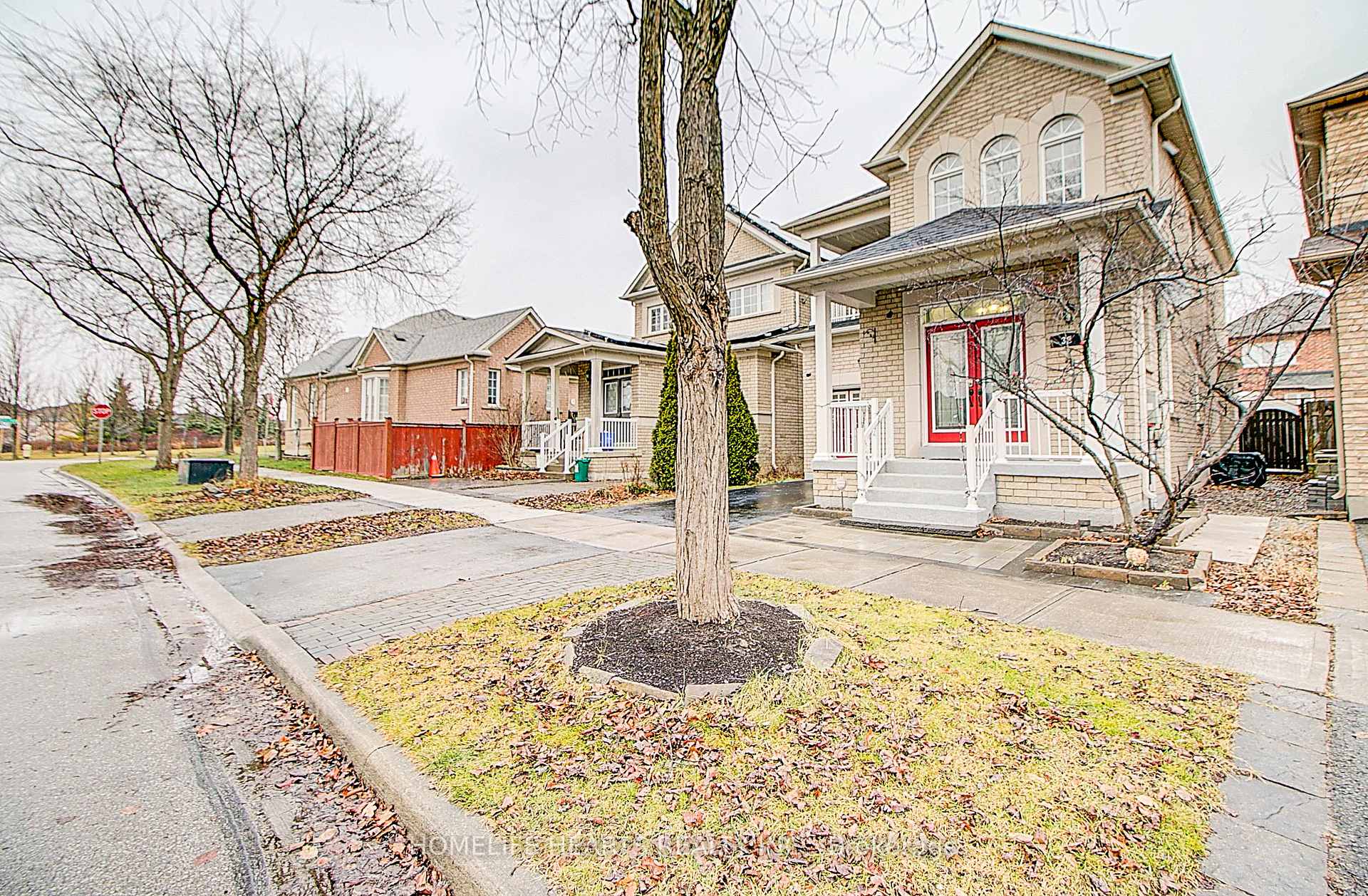 Photo 3 of 38 Saffron Street E, Markham, Greensborough — HOMEH