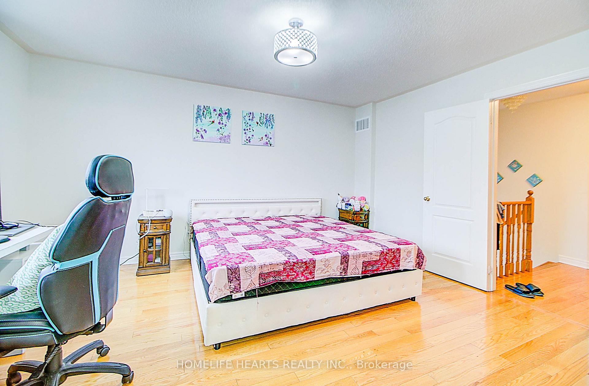 Photo 22 of 38 Saffron Street E, Markham, Greensborough — HOMEH