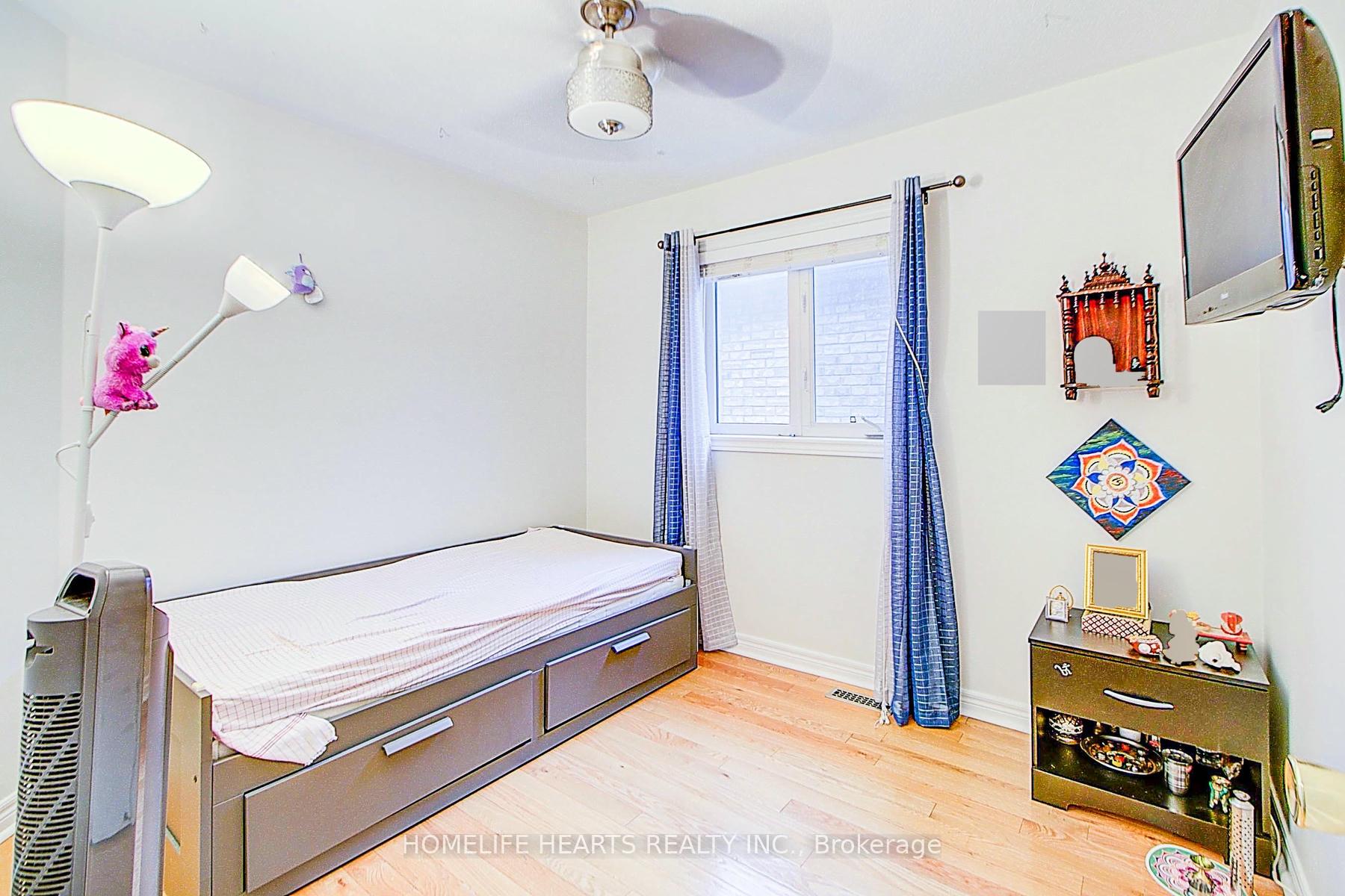 Photo 24 of 38 Saffron Street E, Markham, Greensborough — HOMEH