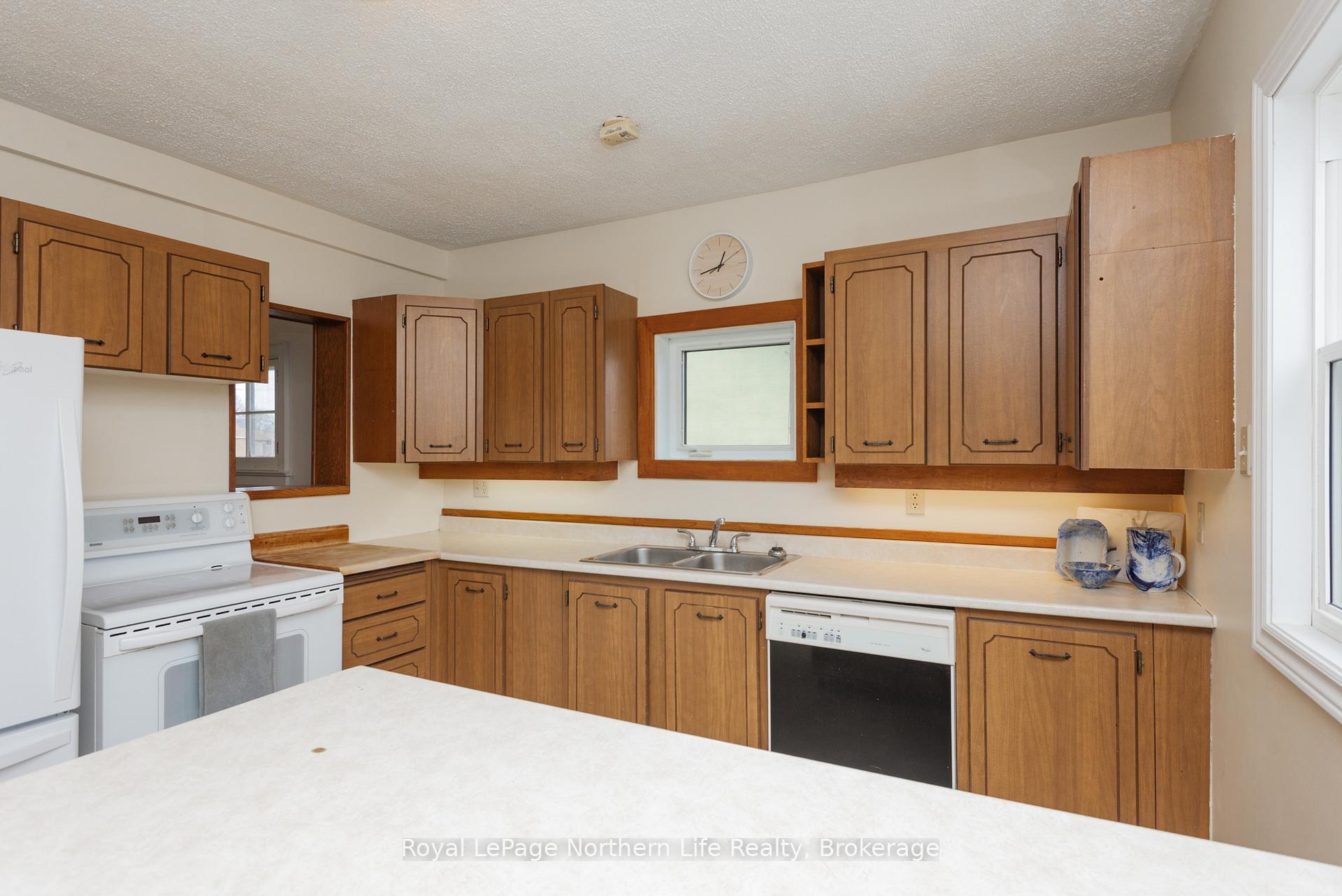 Photo 19 of 80 Lee Avenue, North Bay, Ferris — HOMEH