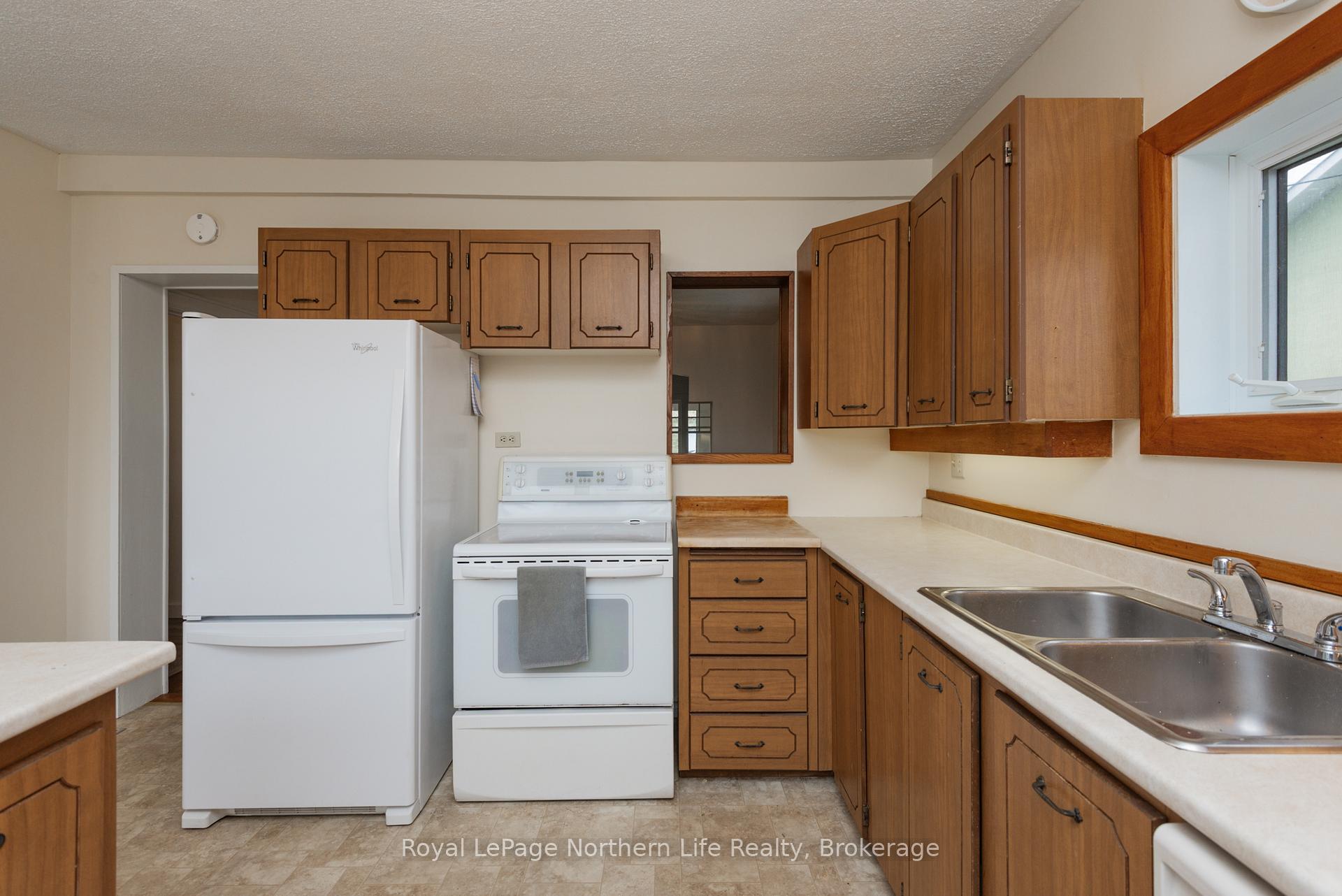 Photo 20 of 80 Lee Avenue, North Bay, Ferris — HOMEH