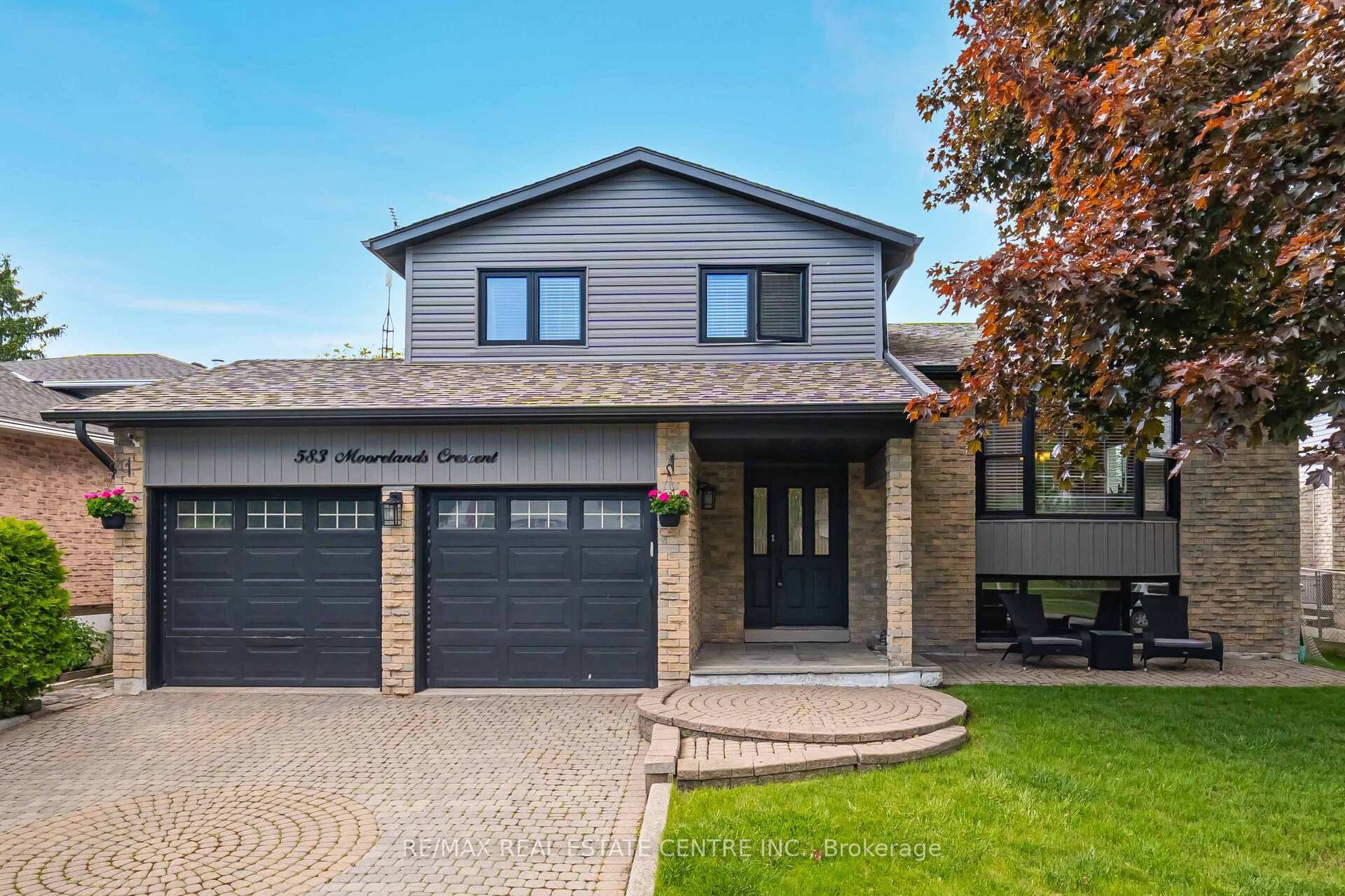 Front of 583 Moorelands Crescent