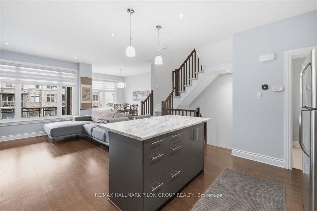 Photo 5 of 214 Dragonfly Walk, Ottawa, Mer Bleue/Bradley Estates/Anderson Park — HOMEH