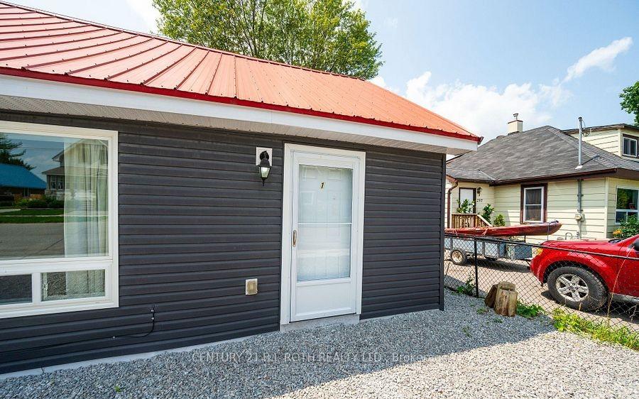 Photo 2 of Unit 1, 303 Moffat Street, Orillia — HOMEH