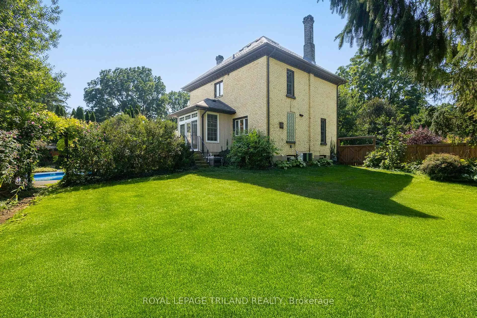 Photo 6 of 264 George Street, North Middlesex, Parkhill — HOMEH