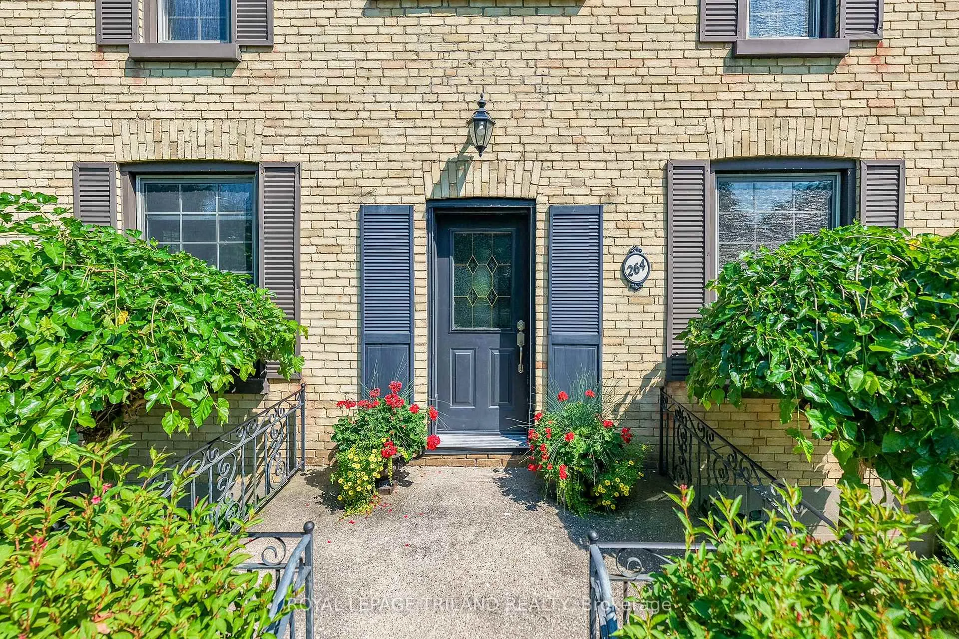 Photo 10 of 264 George Street, North Middlesex, Parkhill — HOMEH