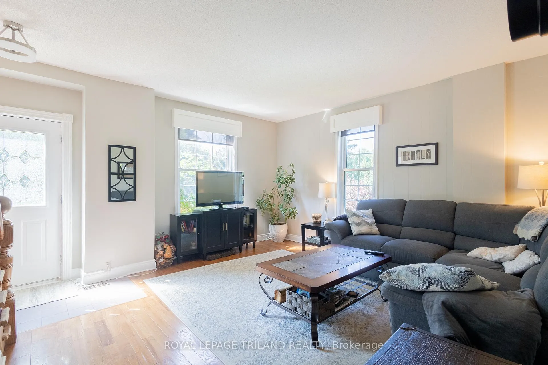 Photo 11 of 264 George Street, North Middlesex, Parkhill — HOMEH