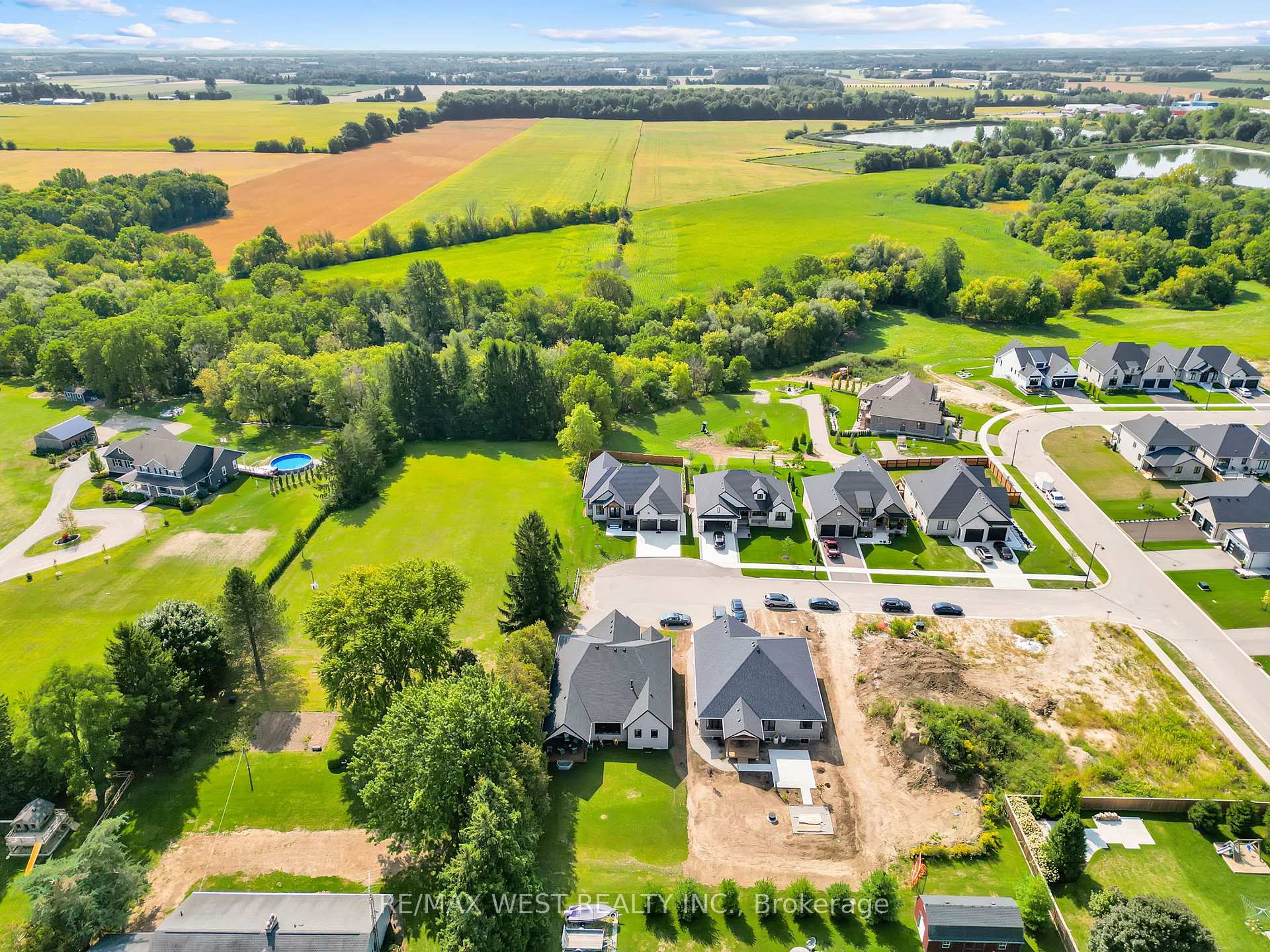 Photo 2 of 15 Cornwell Crescent, Brant, Brantford Twp — HOMEH