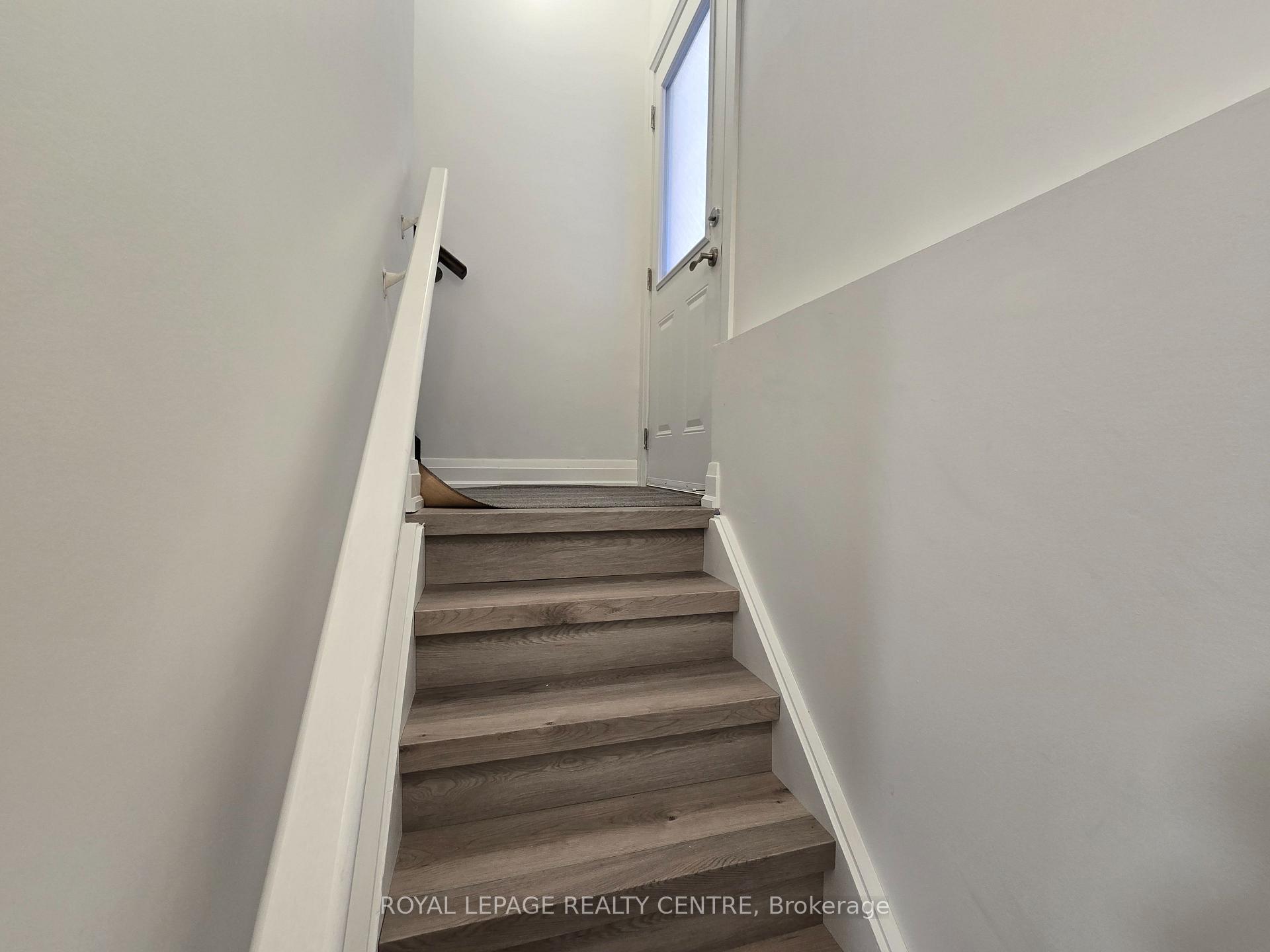 Photo 2 of Unit Bsmt, 24 Peacock Trail, New Tecumseth, Alliston — HOMEH