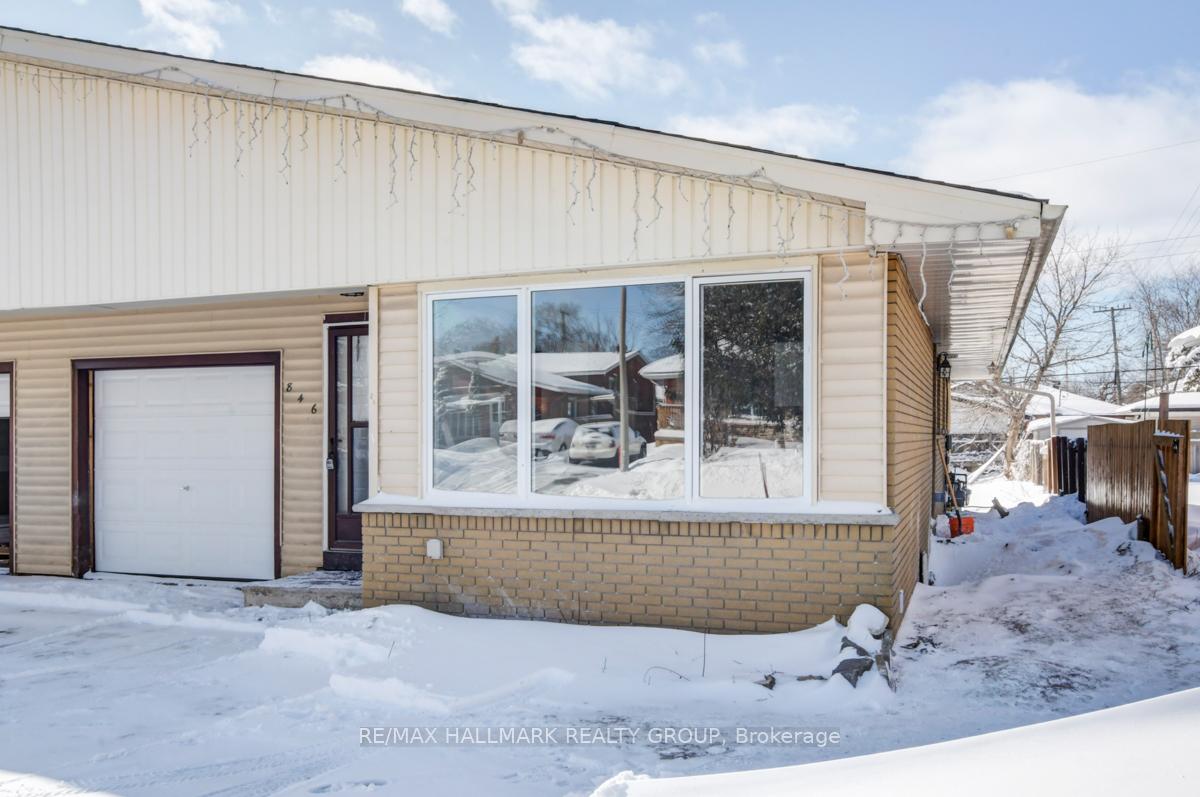 Photo 2 of Unit B, 846 Trojan Avenue, Ottawa, Castle Heights/Rideau High — HOMEH