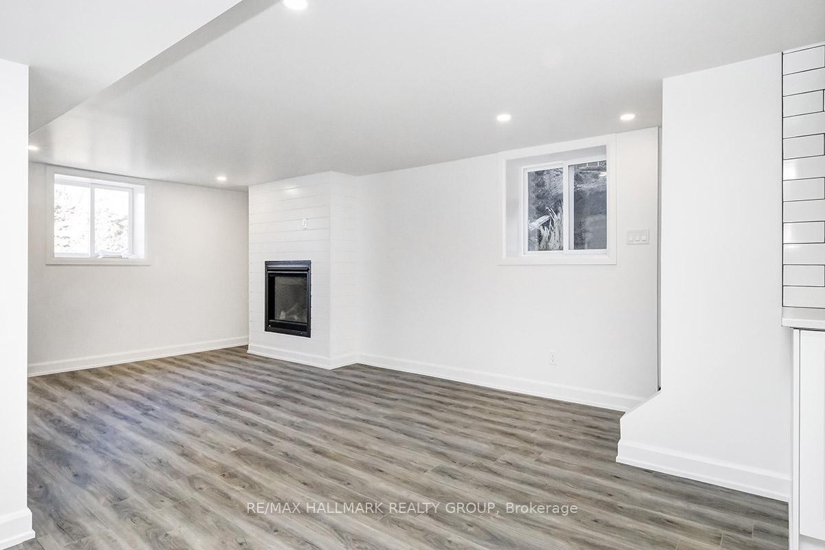 Photo 3 of Unit B, 846 Trojan Avenue, Ottawa, Castle Heights/Rideau High — HOMEH