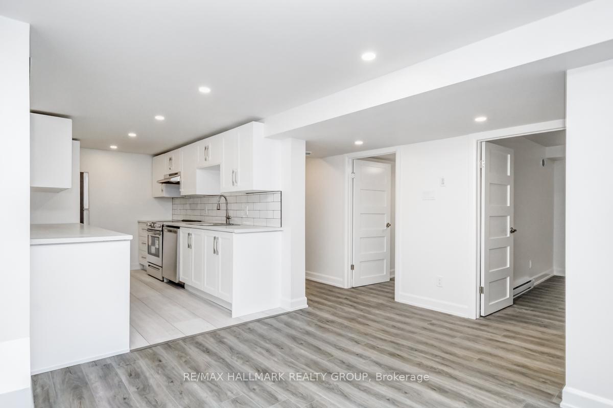 Photo 4 of Unit B, 846 Trojan Avenue, Ottawa, Castle Heights/Rideau High — HOMEH