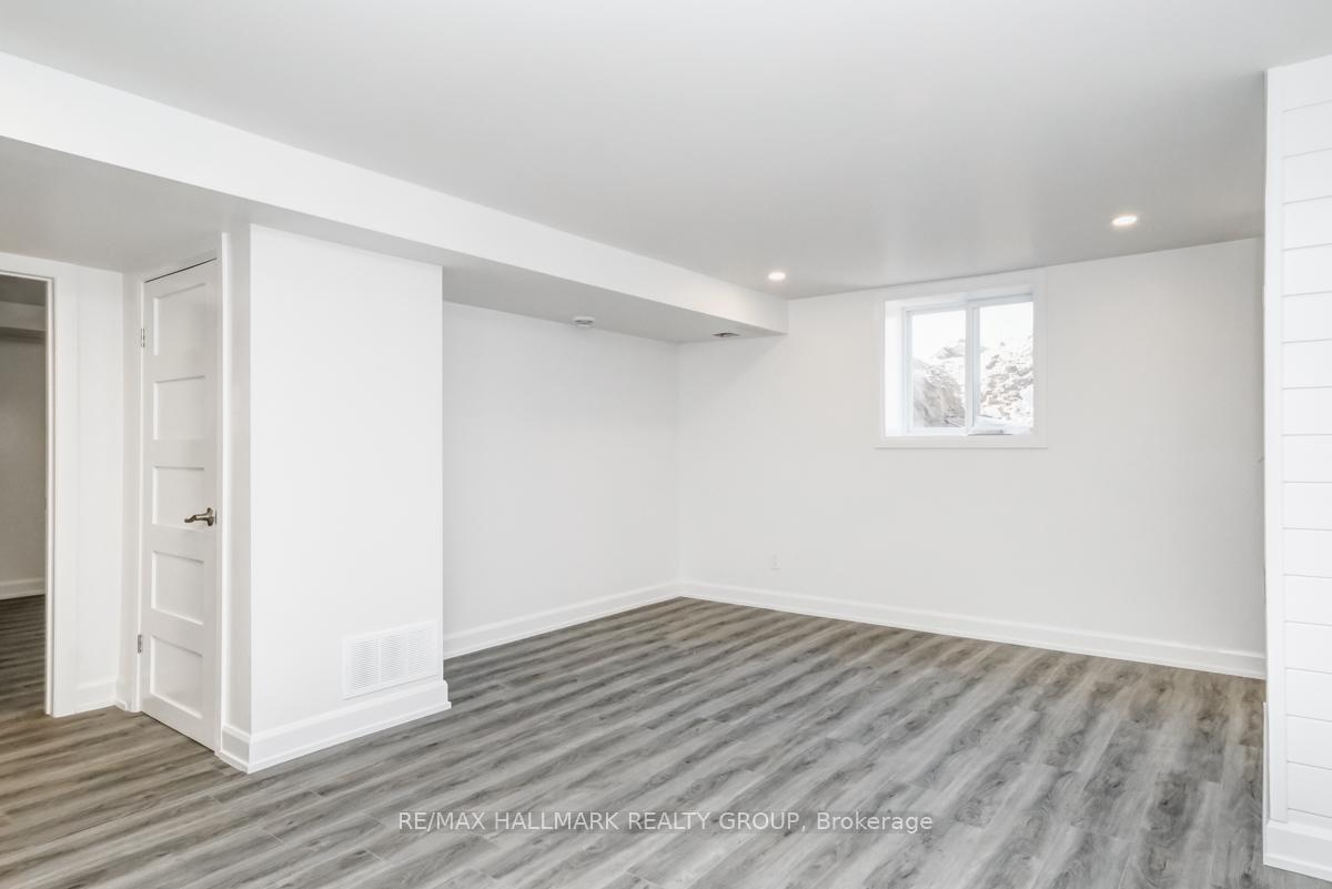 Photo 5 of Unit B, 846 Trojan Avenue, Ottawa, Castle Heights/Rideau High — HOMEH