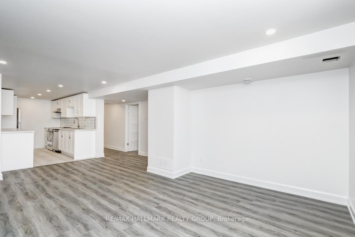 Photo 6 of Unit B, 846 Trojan Avenue, Ottawa, Castle Heights/Rideau High — HOMEH