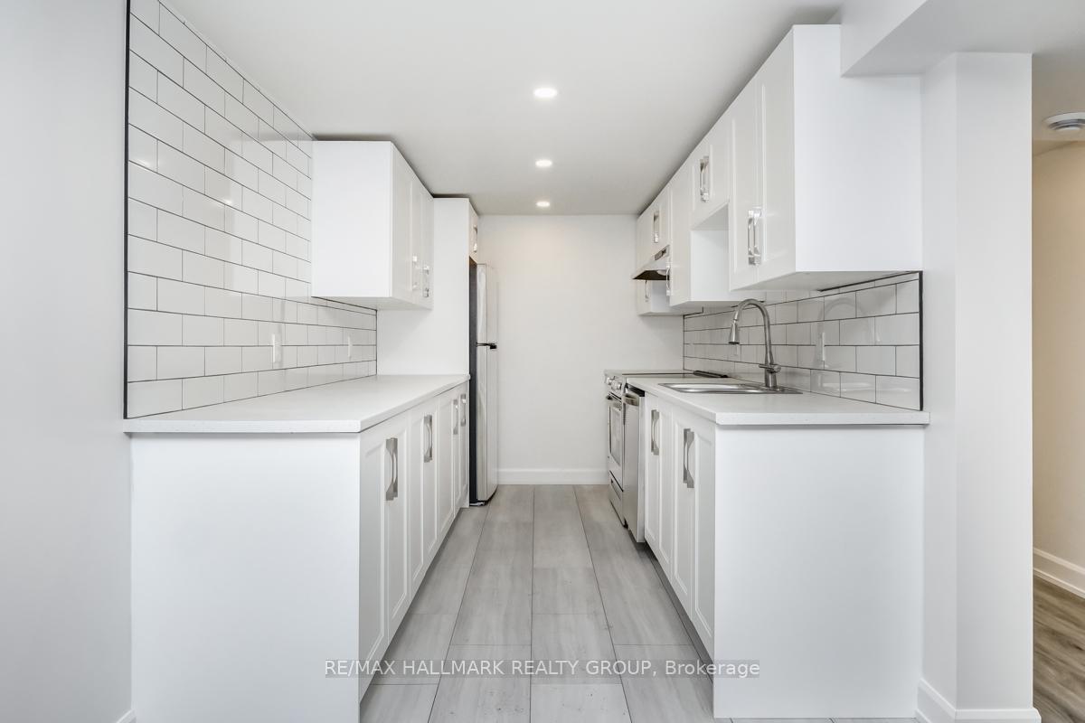 Photo 9 of Unit B, 846 Trojan Avenue, Ottawa, Castle Heights/Rideau High — HOMEH