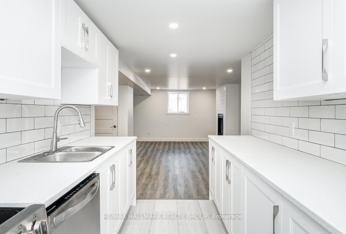 Photo 11 of Unit B, 846 Trojan Avenue, Ottawa, Castle Heights/Rideau High — HOMEH