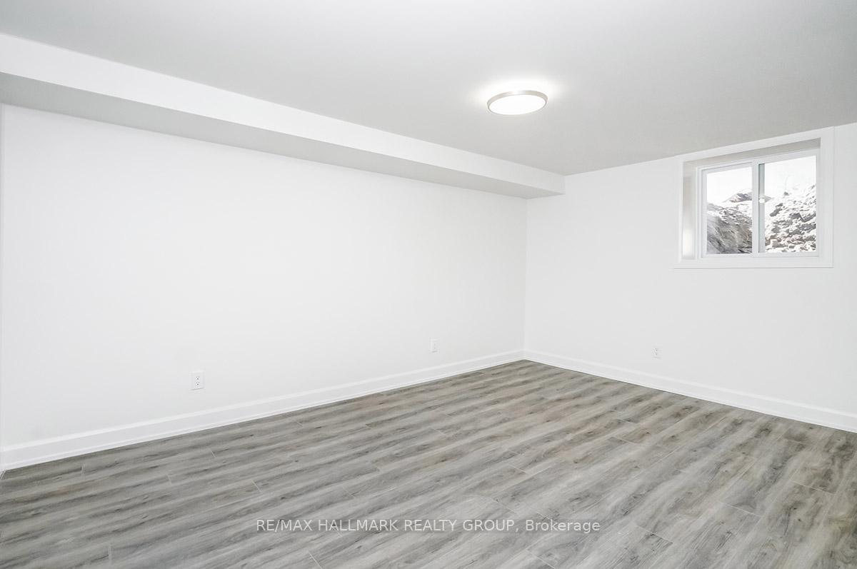 Photo 12 of Unit B, 846 Trojan Avenue, Ottawa, Castle Heights/Rideau High — HOMEH