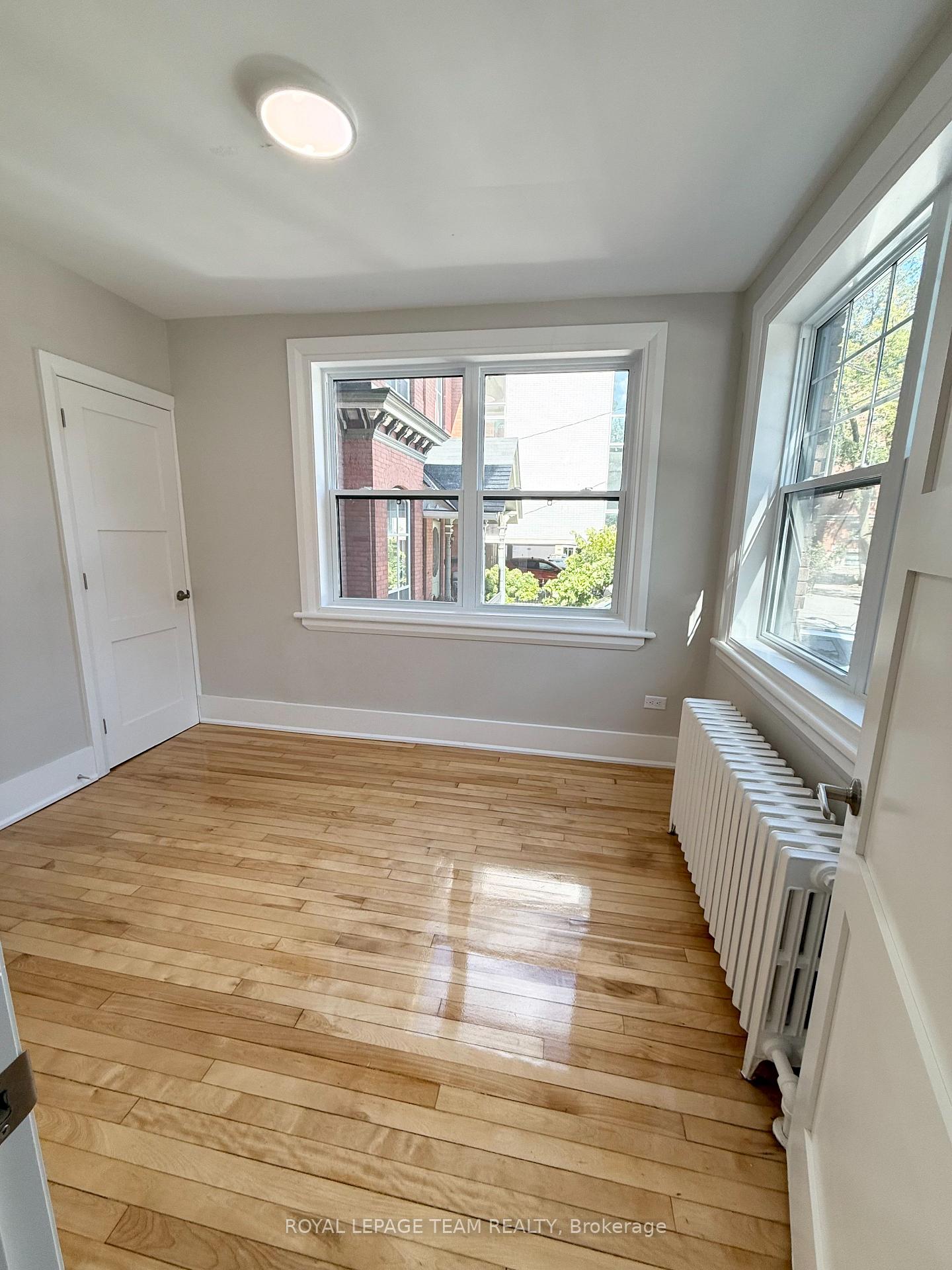 Photo 3 of Unit 2, 325 Cooper Street, Ottawa, Ottawa Centre — HOMEH