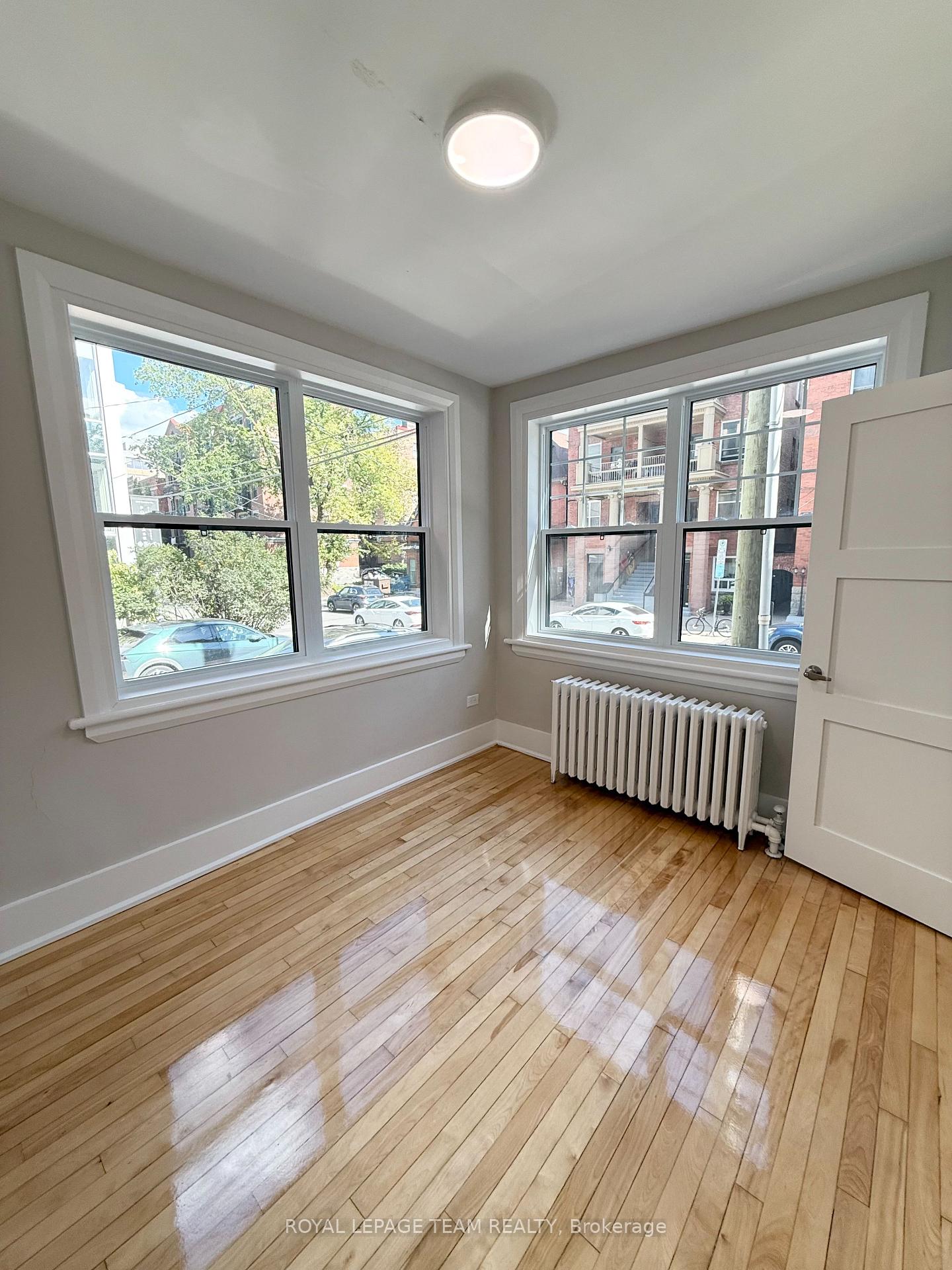 Photo 4 of Unit 2, 325 Cooper Street, Ottawa, Ottawa Centre — HOMEH