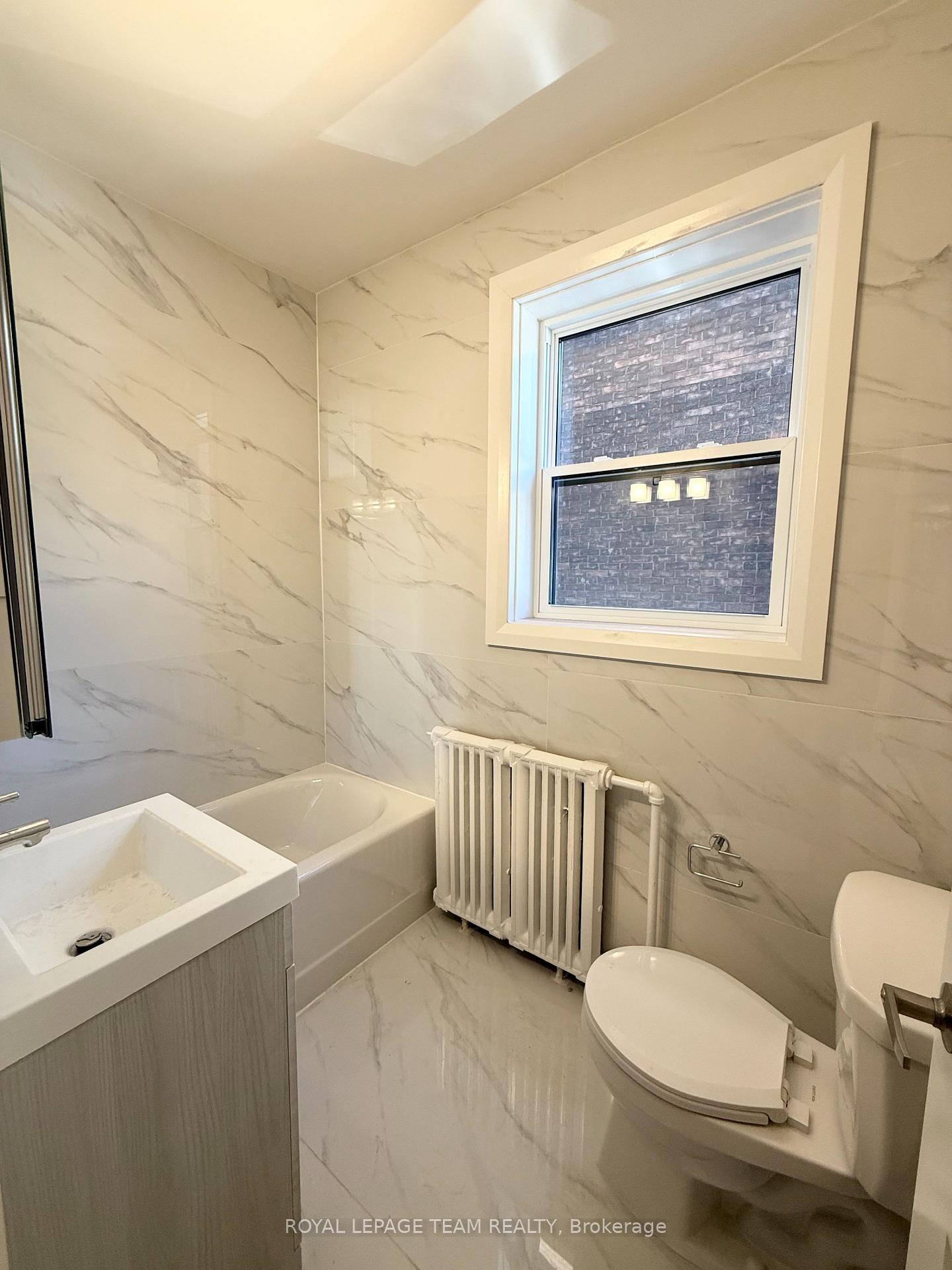 Photo 5 of Unit 2, 325 Cooper Street, Ottawa, Ottawa Centre — HOMEH
