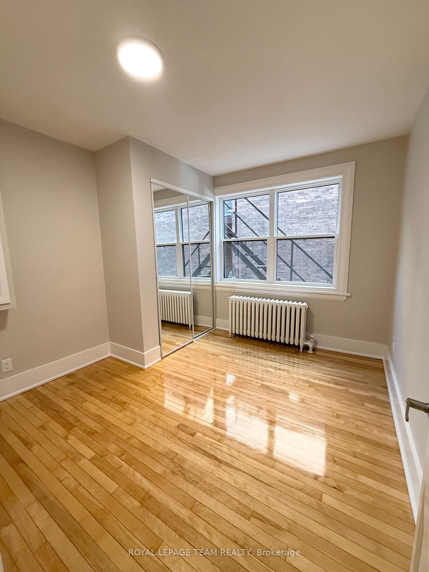 Photo 8 of Unit 2, 325 Cooper Street, Ottawa, Ottawa Centre — HOMEH