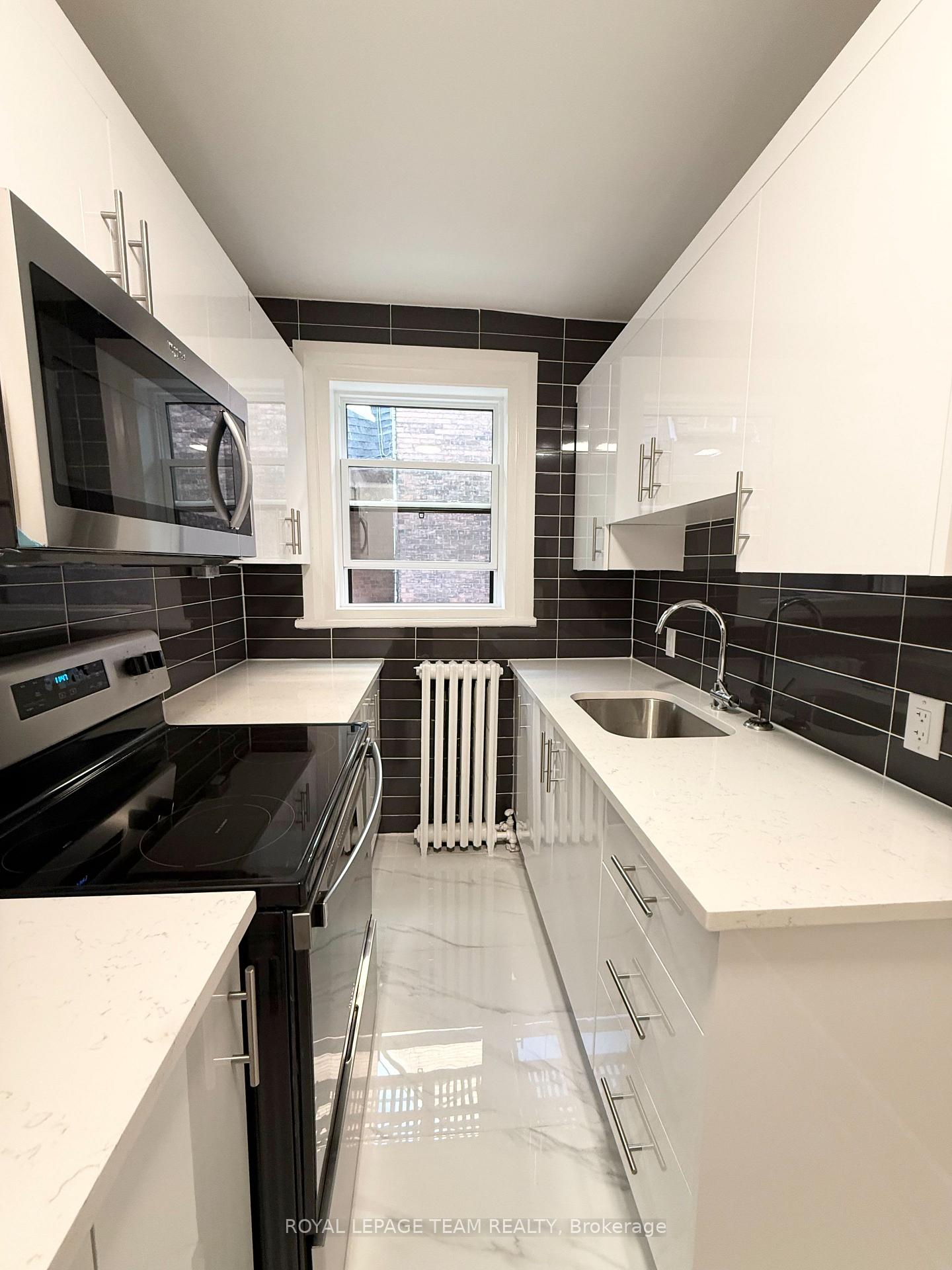 Photo 11 of Unit 2, 325 Cooper Street, Ottawa, Ottawa Centre — HOMEH