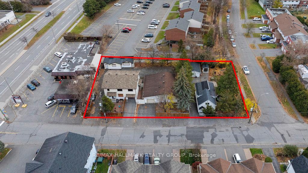Front of 613, 615, 619, 623 Hochelaga Street