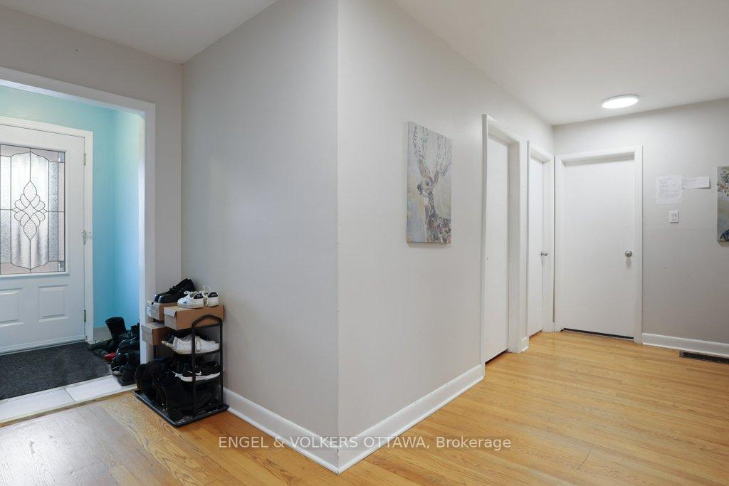 Photo 3 of 919 Bermuda Avenue, Ottawa, Carson Meadows — HOMEH