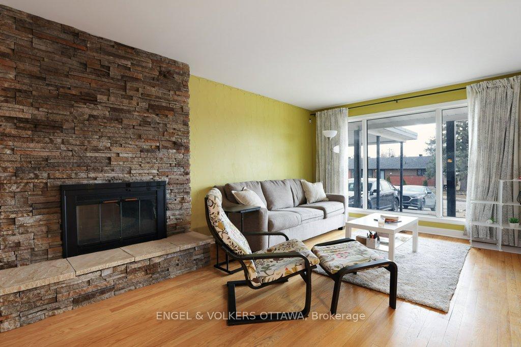 Photo 5 of 919 Bermuda Avenue, Ottawa, Carson Meadows — HOMEH