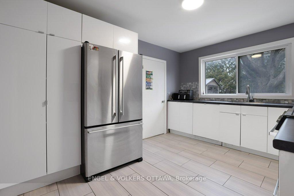 Photo 14 of 919 Bermuda Avenue, Ottawa, Carson Meadows — HOMEH