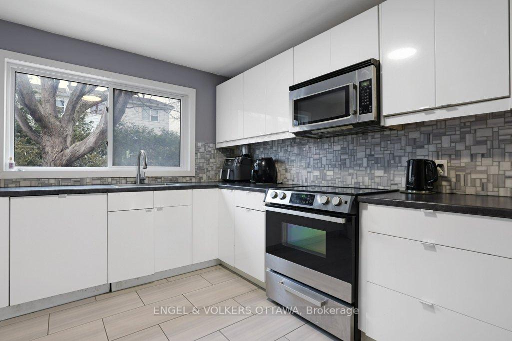 Photo 15 of 919 Bermuda Avenue, Ottawa, Carson Meadows — HOMEH