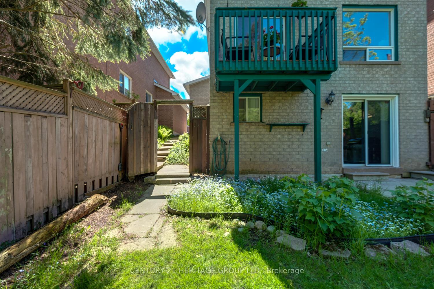 Front of Unit Bsmt, 431 Carruthers Avenue