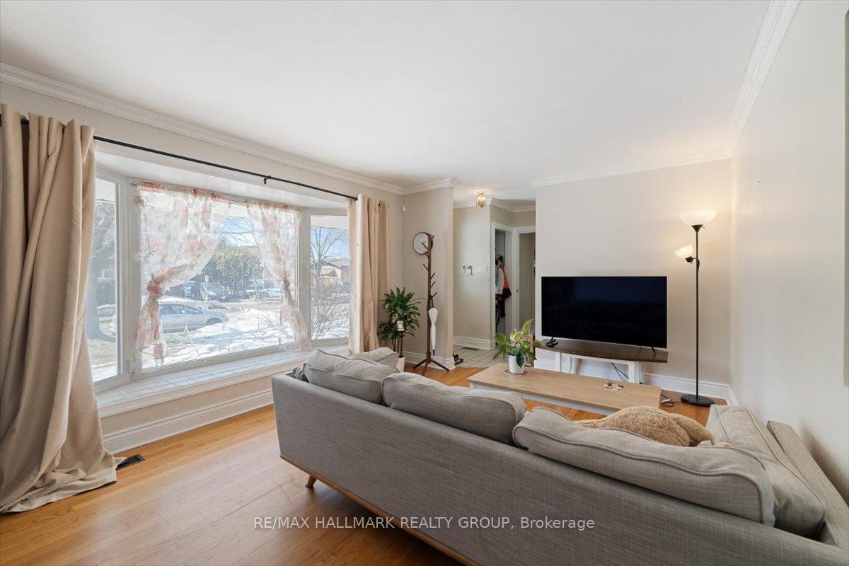 Photo 5 of 789 Claude Street, Ottawa, Castle Heights/Rideau High — HOMEH