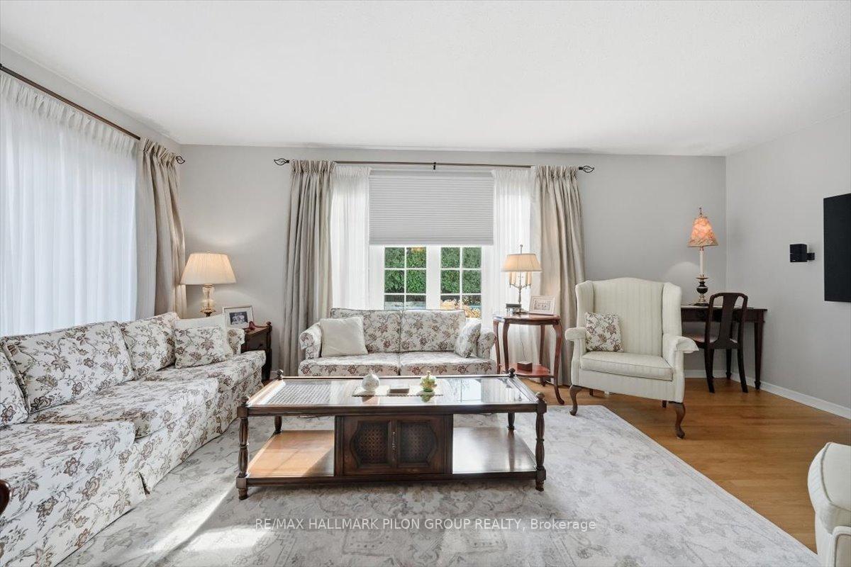 Photo 4 of 1066 Taffy Lane, Ottawa, Convent Glen North — HOMEH