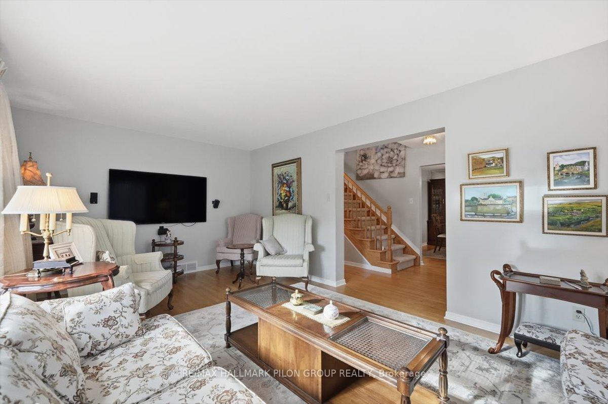 Photo 5 of 1066 Taffy Lane, Ottawa, Convent Glen North — HOMEH