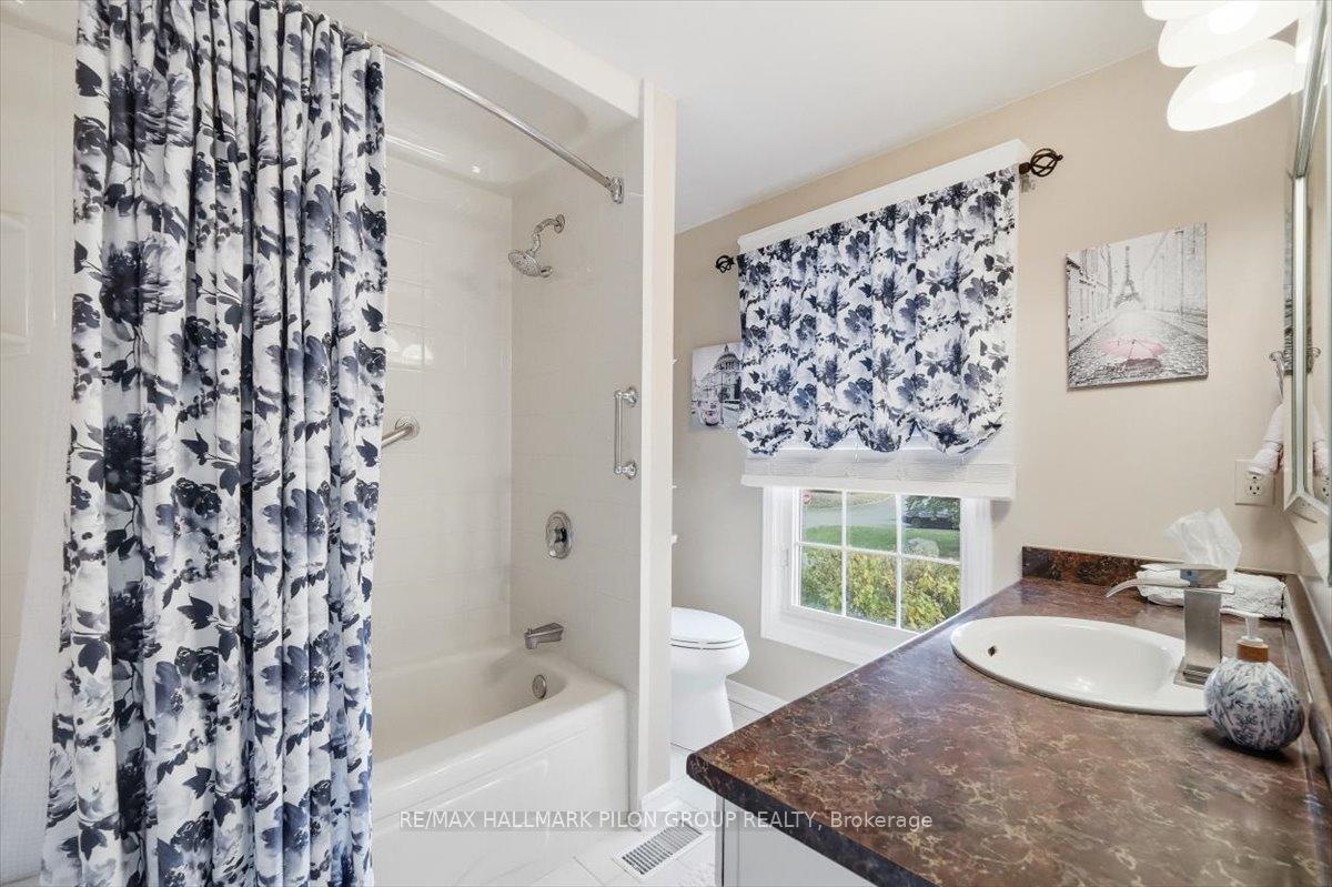 Photo 16 of 1066 Taffy Lane, Ottawa, Convent Glen North — HOMEH