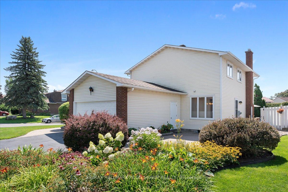 Photo 26 of 1066 Taffy Lane, Ottawa, Convent Glen North — HOMEH