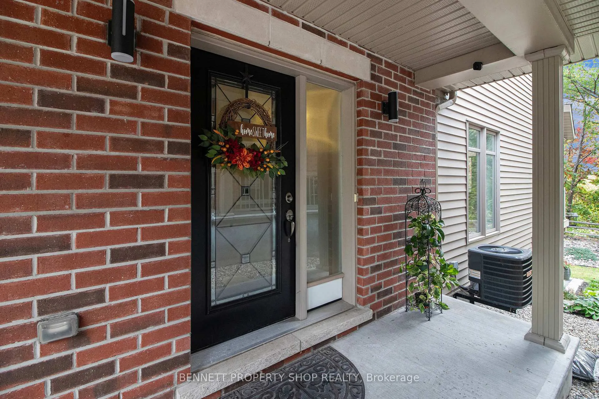 Photo 2 of 45 Aveia Private, Ottawa, Springridge/East Village — HOMEH